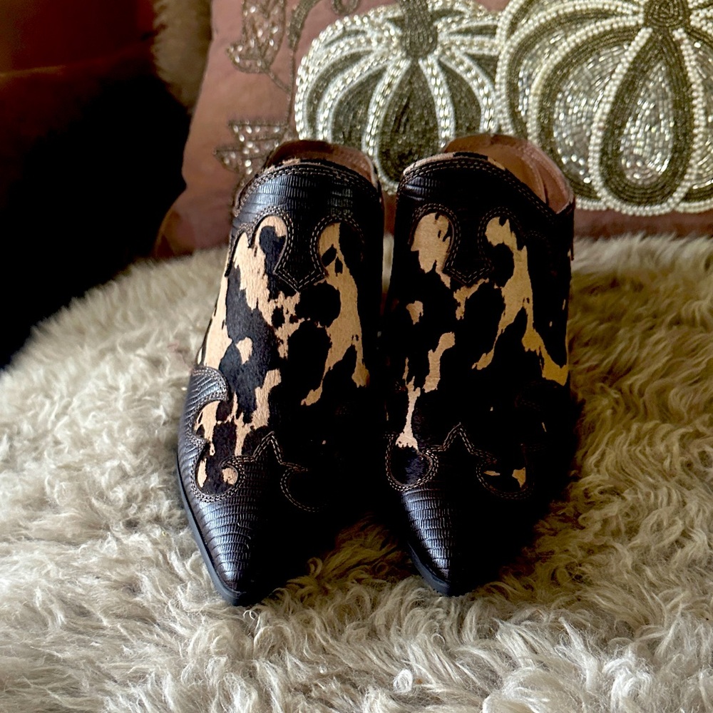 Donald pliner wedge bootie 8 like new